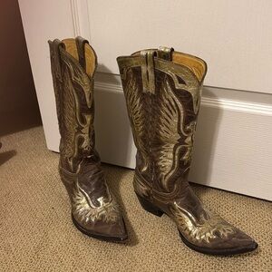 Cowboy boots. Old gringo